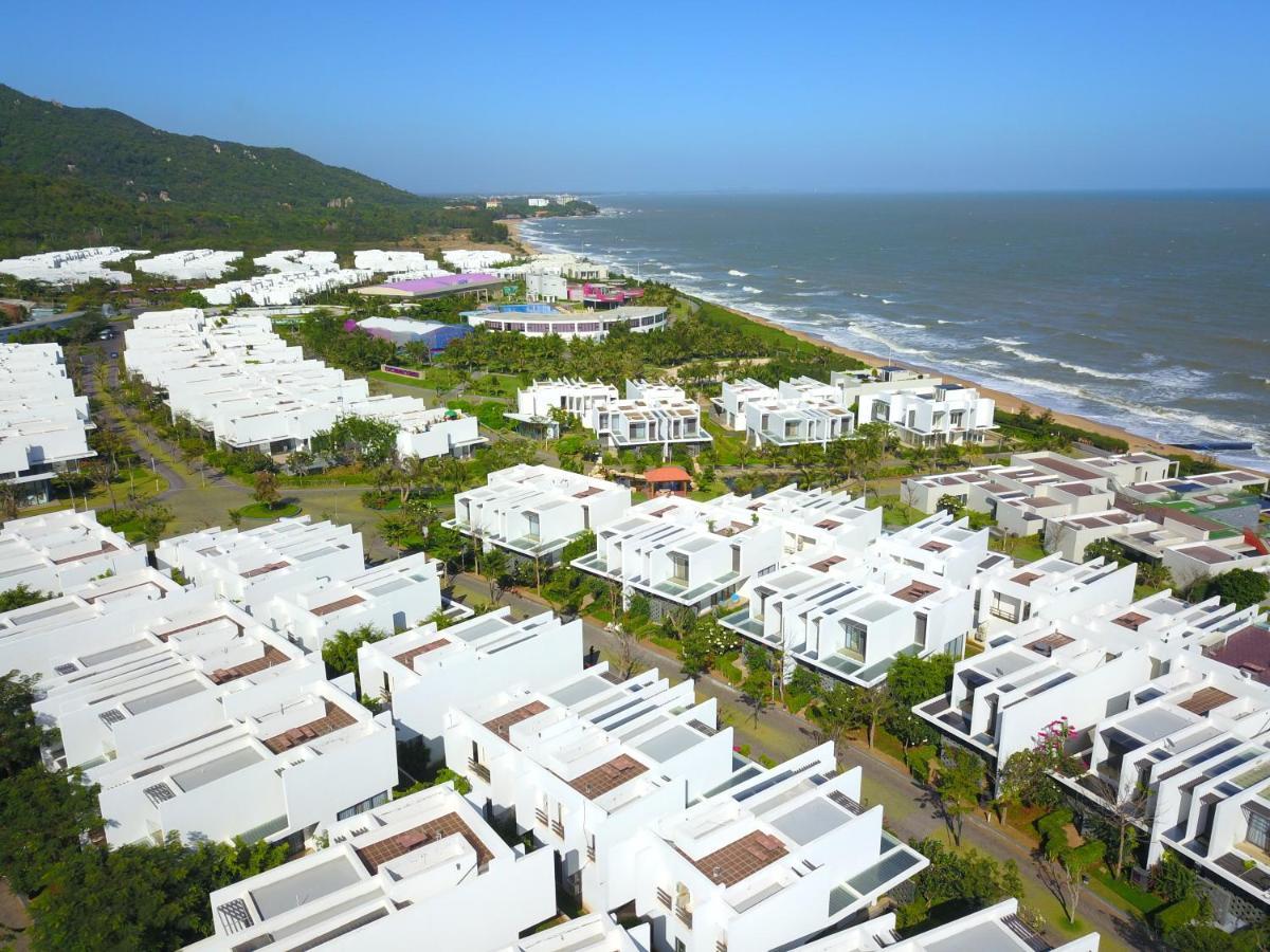 Okinawa Villas And Beach Club - Oceanami Resort Long Hai Exterior photo